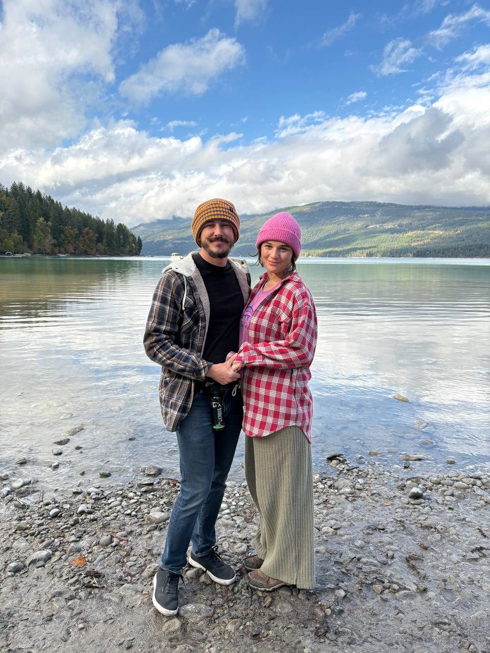 Thomas and Therese on a rocky lakeshore